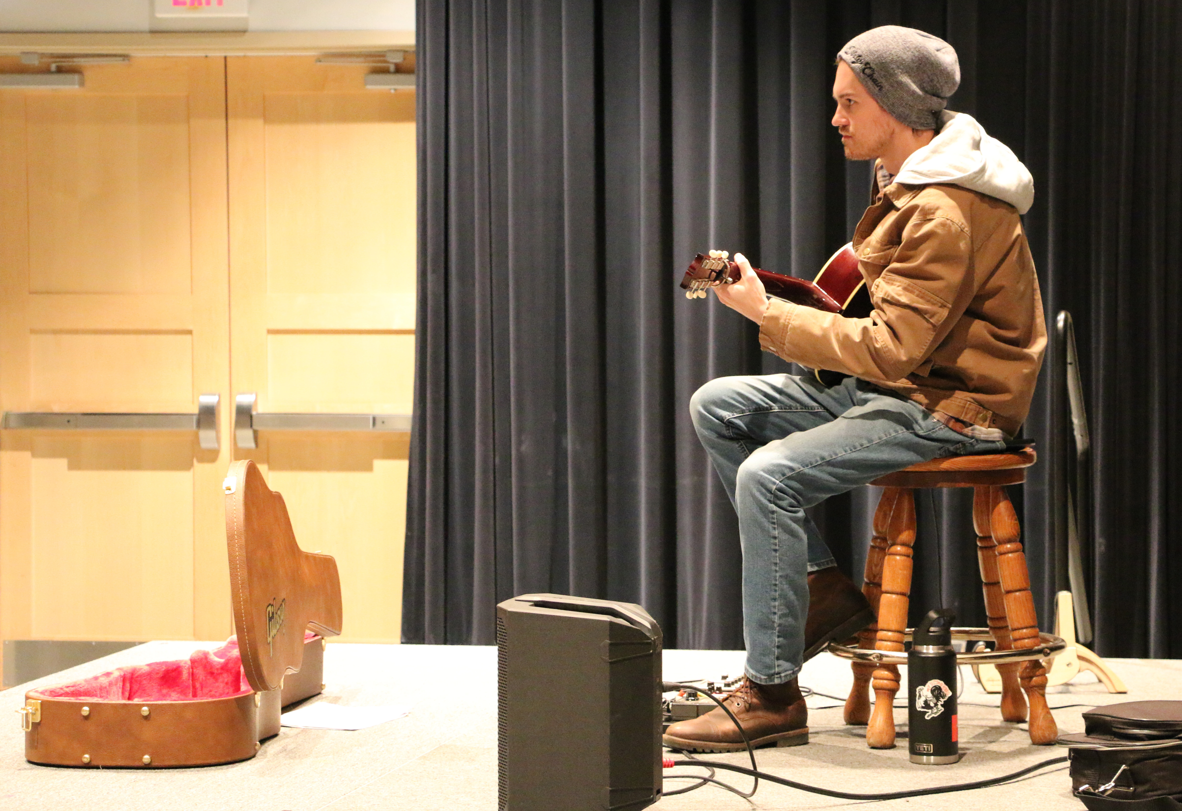 chili_graves chris performing.JPG