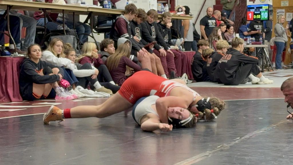 girls wrestling