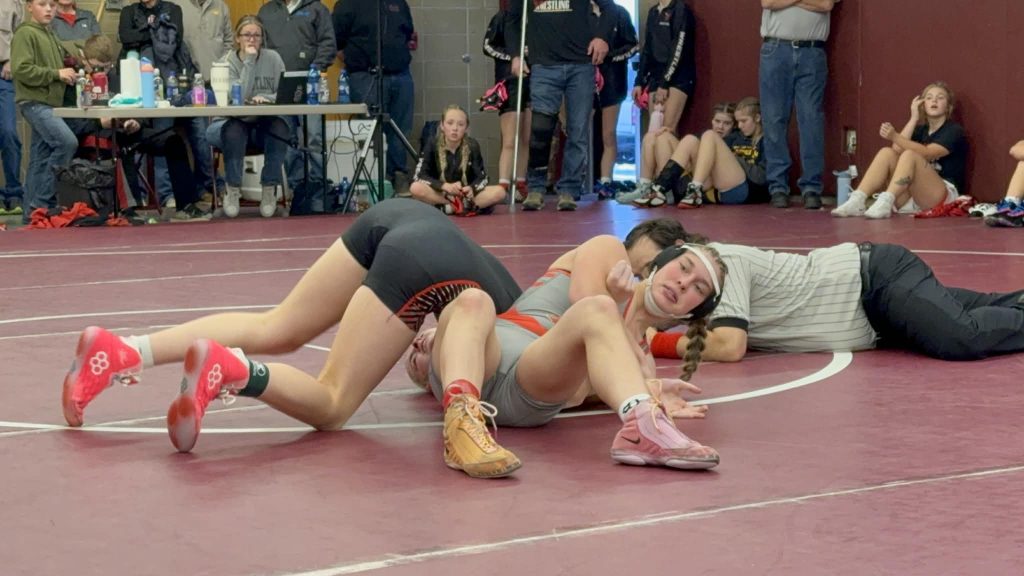 Girls Wrestlin