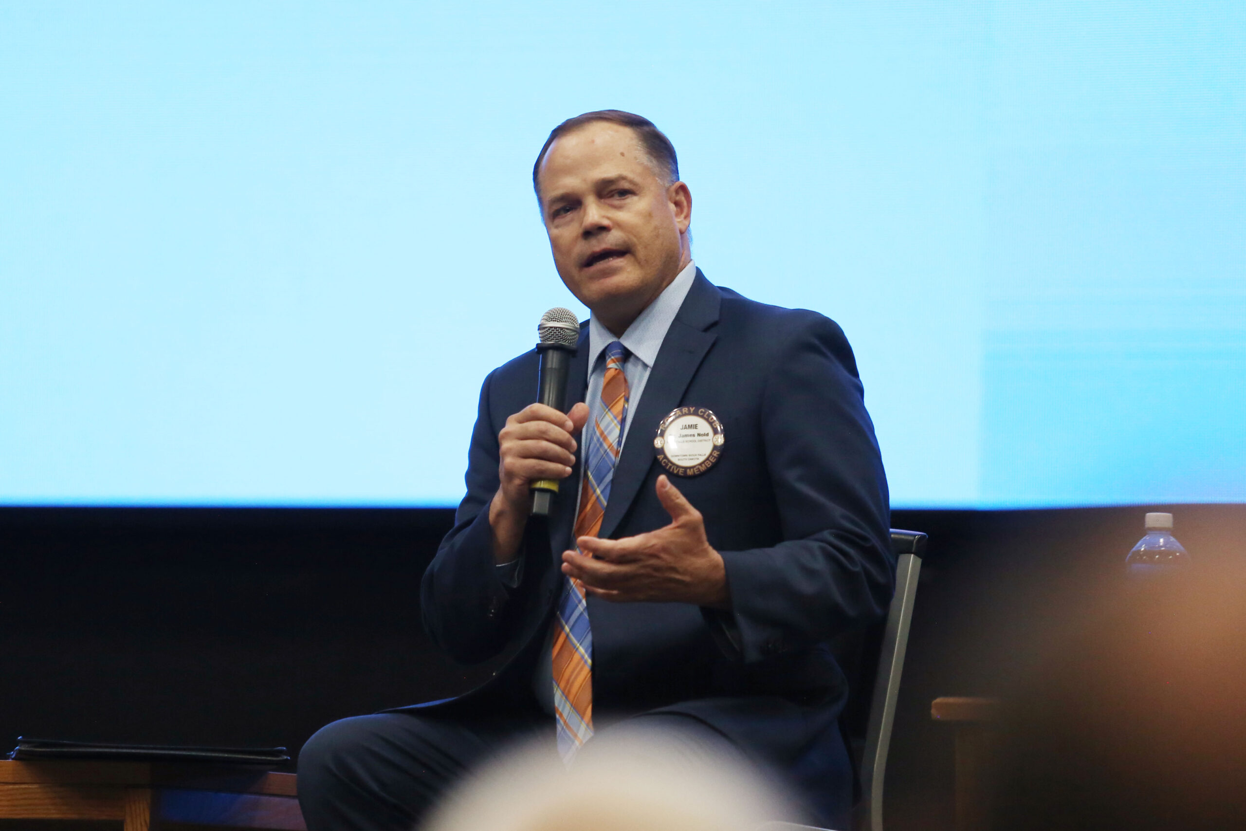 Sioux Falls School District Superintendent Jamie Nold speaks at a Downtown Sioux Falls Rotary meeting on Sept. 29, 2025. (Makenzie Huber/South Dakota Searchlight)