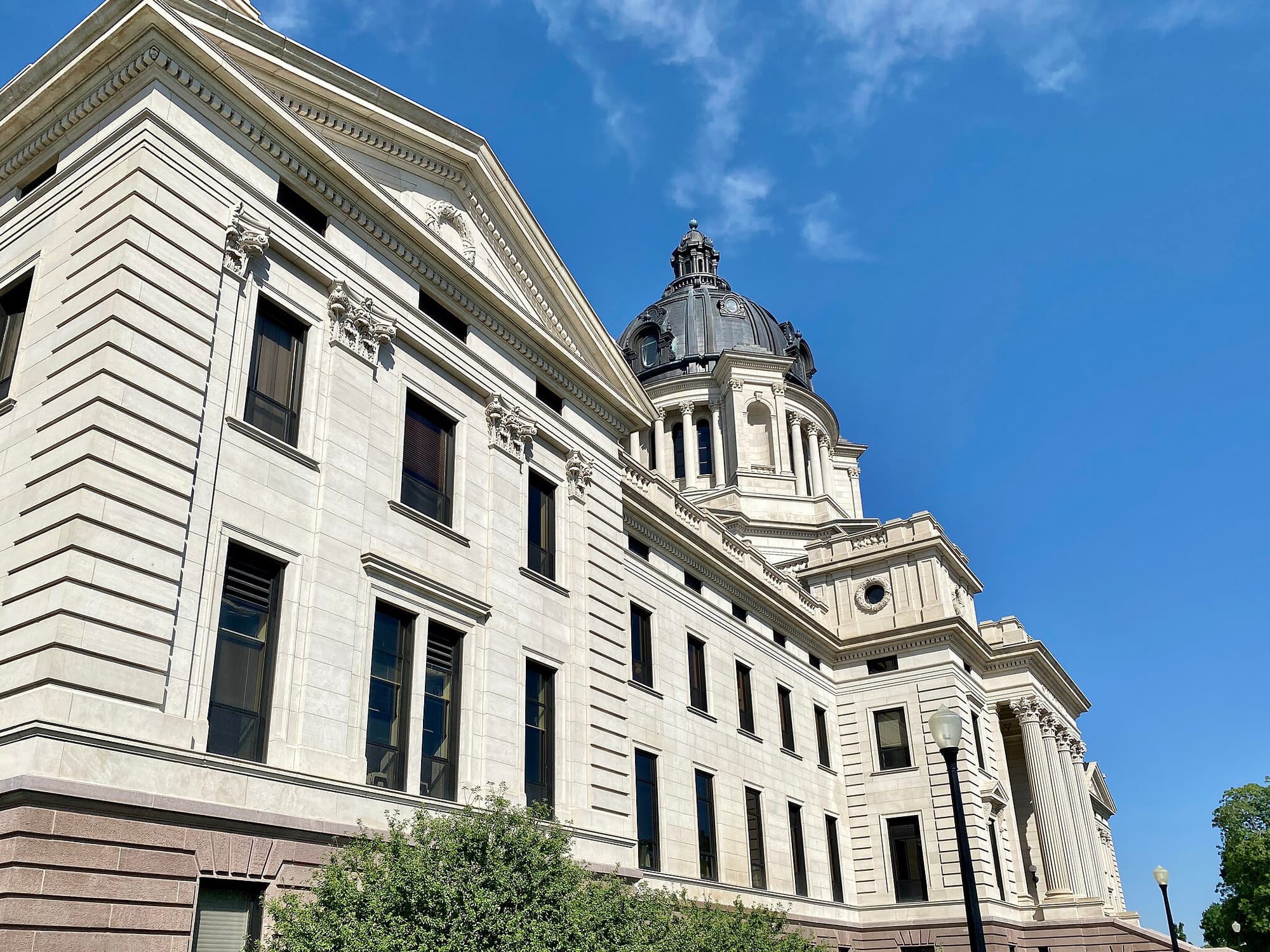 Fact brief: Does South Dakota have the smallest state capital city?