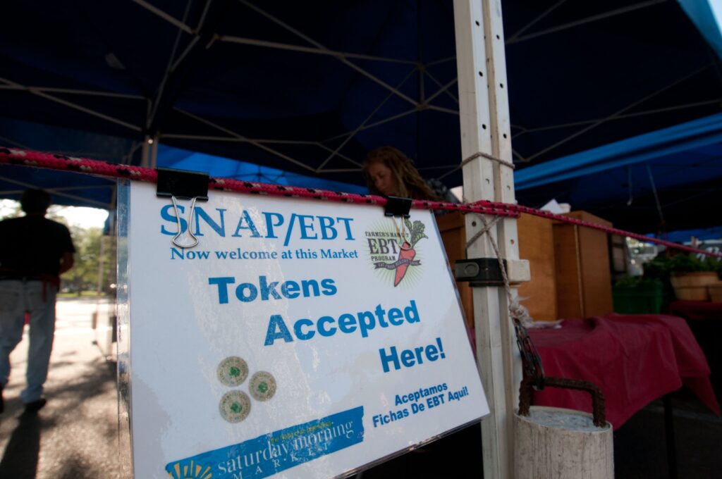 At a farm market in St. Petersburg, Florida, SNAP recipients were able to use their Electronic Benefits Transfer cards for food. (Photo by Lance Cheung/USDA).